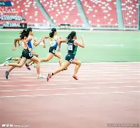 包含比赛进行中战况如火如荼，双方球队争分夺秒的词条