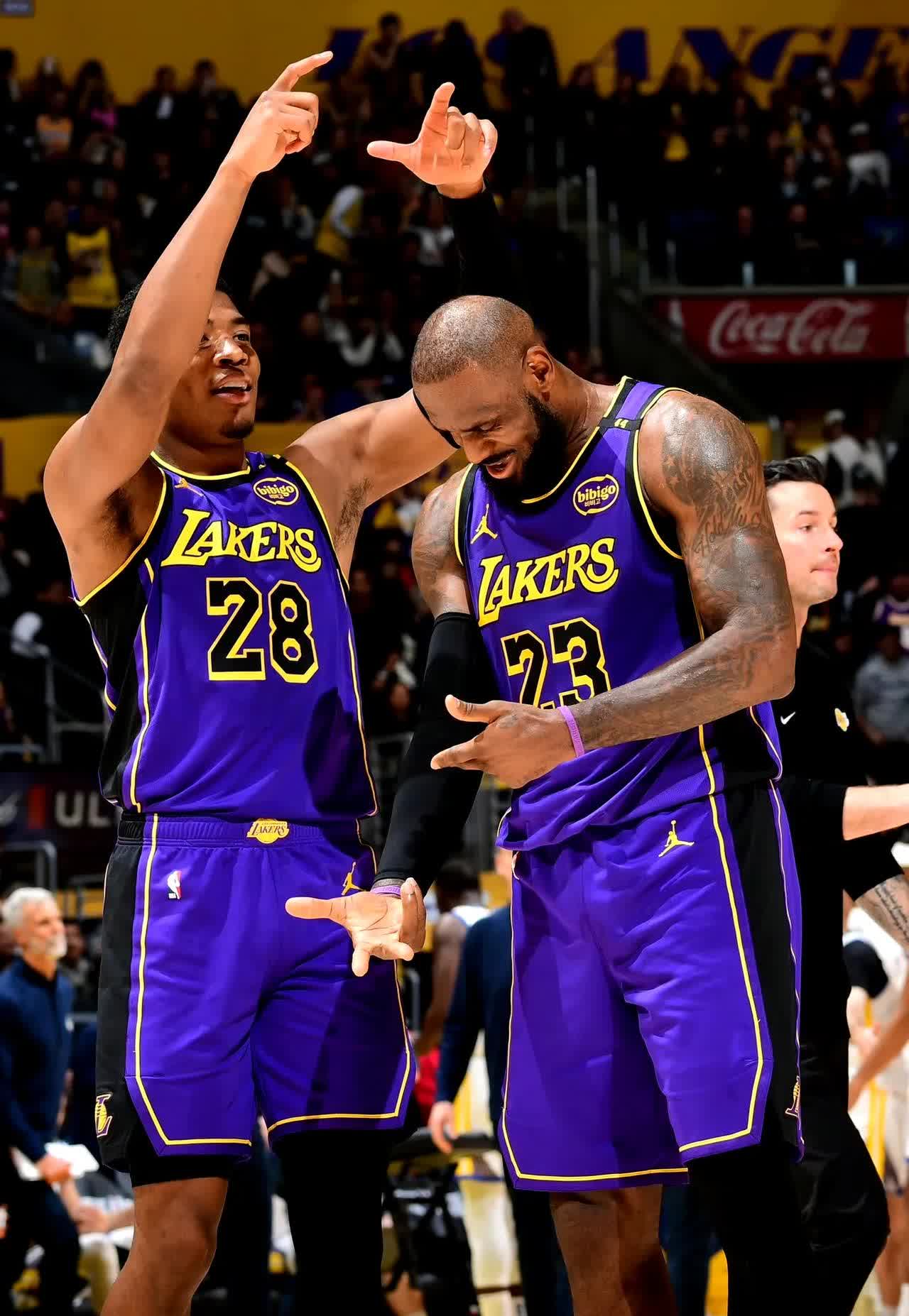 开云下载-包含美媒:湖人主动放弃权杖CJ的词条