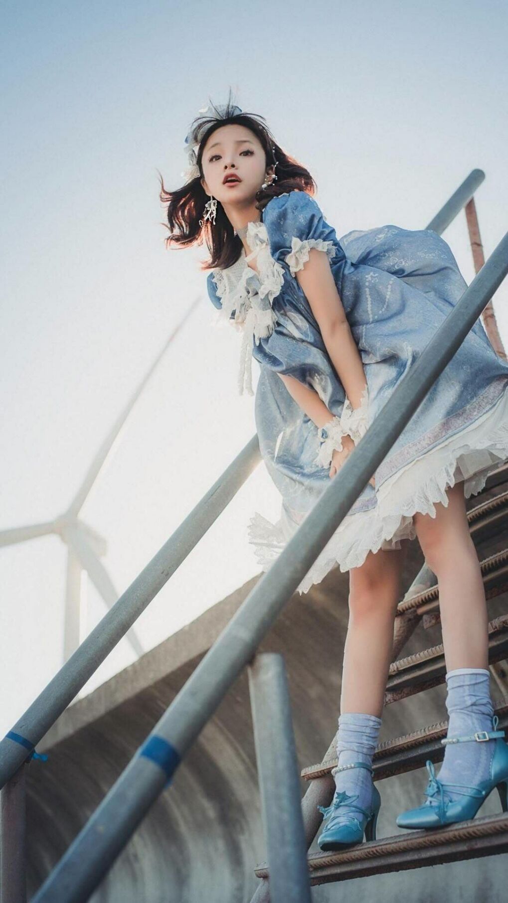 开云体育-车轮与地板同时轰鸣，当赛道上的秒针遇见球场上的肌肉