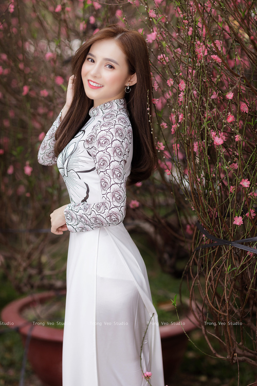 开云体育中国-厄德高爆发与喀麦隆的致命一波,罗马的黄昏—竞技场上的瞬间艺术