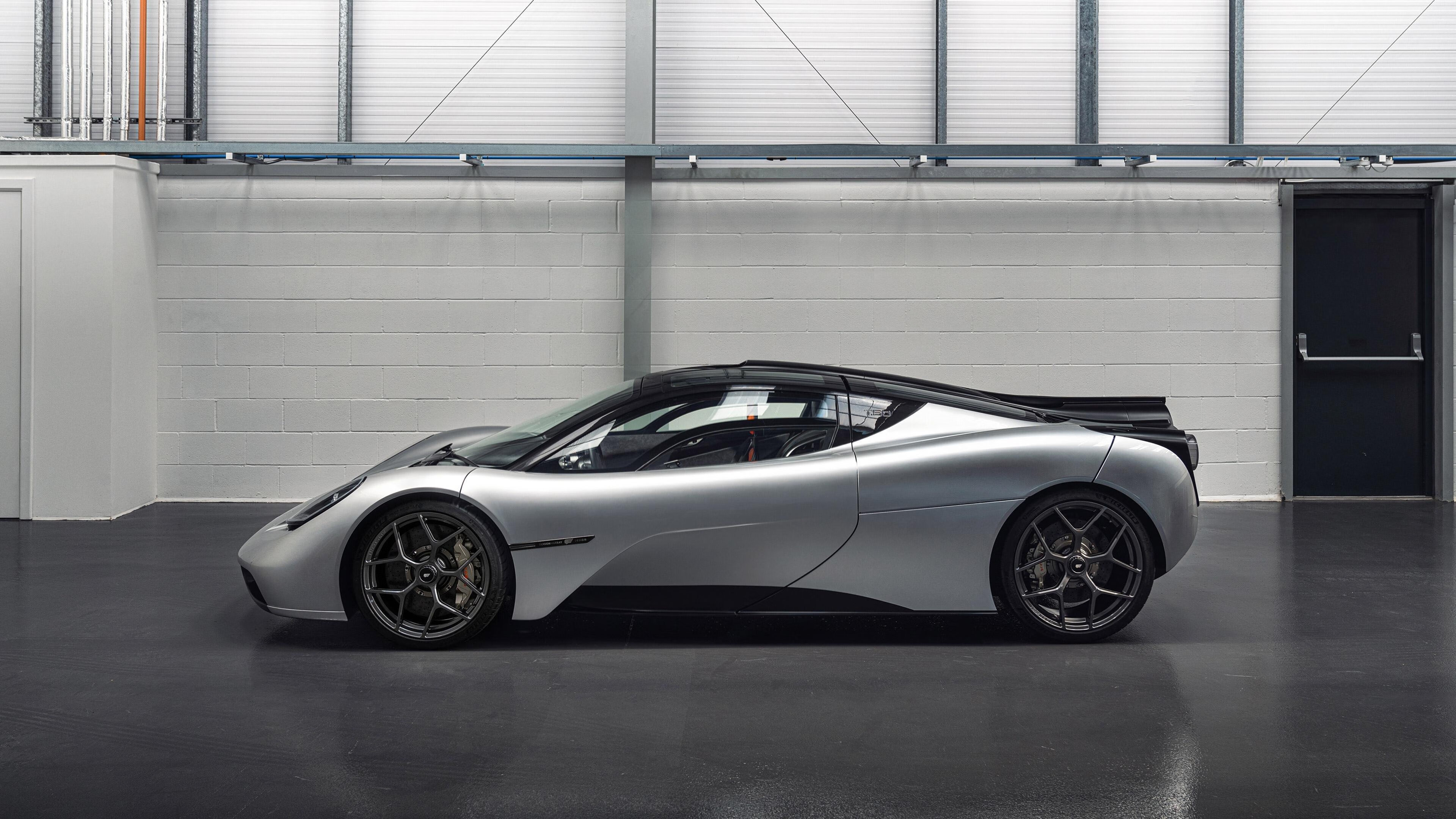 节奏在谁的脚下?当迪巴拉为喀麦隆执掌攻防,中国足球面对的是怎样的现代性碾压